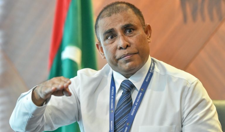 وزير السياحة التفكير بتأمين خاص للسياح