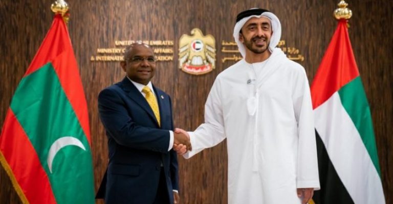 الأمارات تتبرع بمعدات وإمدادات طبية للمالديف