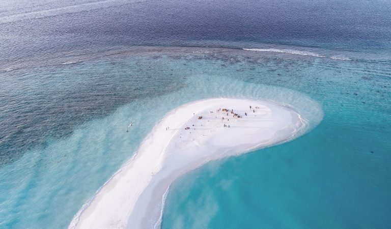 شركة سياحية بريطانية تستأنف رحلاتها بعد كورونا إلى المالديف