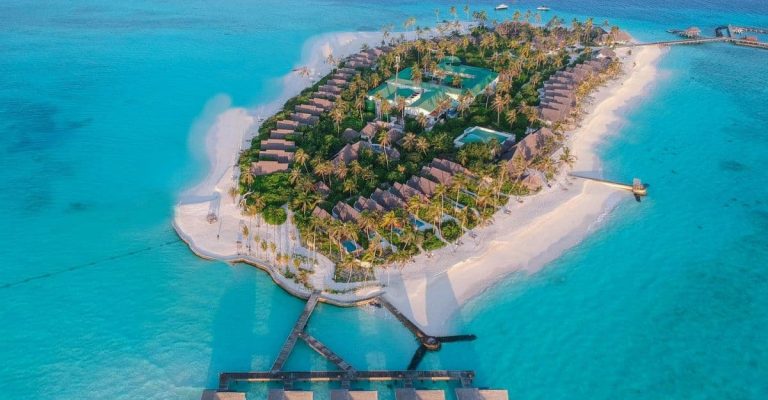 فوشيفارو المالديف تفوز بجائزة الحجز.كوم 2021 (booking.com)