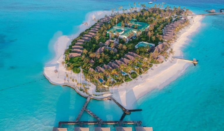 فوشيفارو المالديف تفوز بجائزة الحجز.كوم 2021 (booking.com)